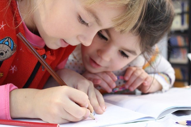 UDMR a depus o propunere de modificare legislativă pentru a promova un sistem educațional centrat pe copii