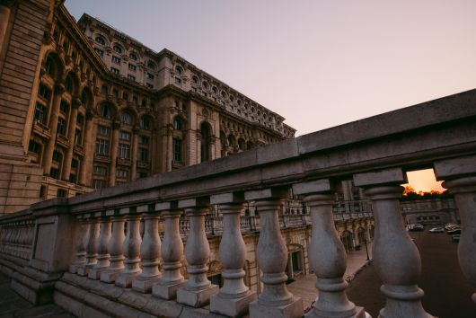 Guvernul și Președintele trebuie să găsească soluții constituționale pentru decalajul de 4 zile dintre starea de urgență și intrarea în vigoare a stării de alertă Guvernul și Președintele trebuie să găsească soluții constituționale pentru decalajul de 4 zile dintre starea de urgență și intrarea în vigoare a stării de alertă