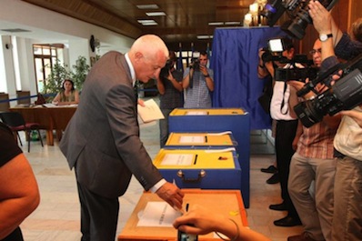 György Frunda a votat pentru schimbare, pentru o conducere mai cinstită şi mai corectă György Frunda a votat pentru schimbare, pentru o conducere mai cinstită şi mai corectă