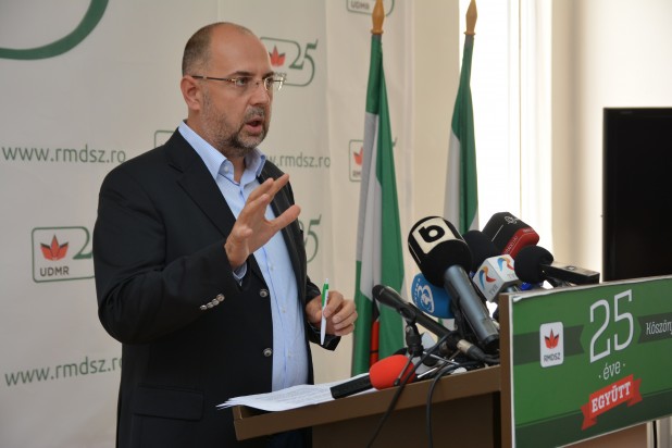Kelemen Hunor: Ceea ce până acum a fost un țel îndepărtat, azi este un proiect de lege concret - UDMR a prezentat proiectul privind statutul de autonomie Kelemen Hunor: Ceea ce până acum a fost un țel îndepărtat, azi este un proiect de lege concret - UDMR a prezentat proiectul privind statutul de autonomie