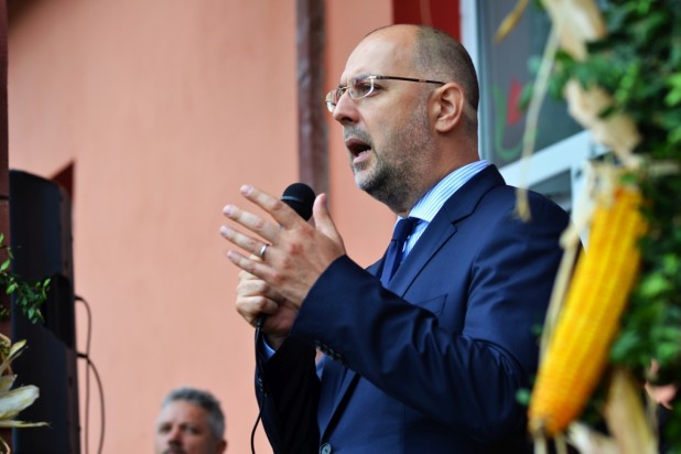 Îmi doresc o țară în care învățământul și educația să fie prioritare –candidatul UDMR la Președinție, Kelemen Hunor, în județul Cluj Îmi doresc o țară în care învățământul și educația să fie prioritare –candidatul UDMR la Președinție, Kelemen Hunor, în județul Cluj