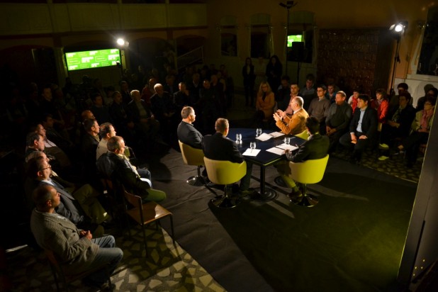 Comunitatea română își are locul în cadrul autonomiei – O nouă dezbatere cu Kelemen Hunor la Gheorgheni Comunitatea română își are locul în cadrul autonomiei – O nouă dezbatere cu Kelemen Hunor la Gheorgheni