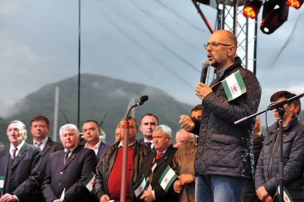 Este nevoie de o implicare mult mai mare pentru comunitatea maghiară – a declarat președintele UDMR, Kelemen Hunor, la prezentarea candidaților Uniunii din județul Alba. Este nevoie de o implicare mult mai mare pentru comunitatea maghiară – a declarat președintele UDMR, Kelemen Hunor, la prezentarea candidaților Uniunii din județul Alba.