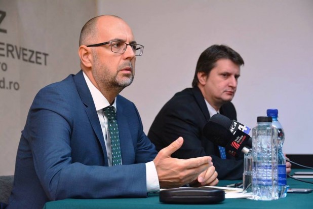 „Trebuie să redăm Parlamentului rolul inițial și prestanța absolut necesară într-o democraţie parlamentară”, a subliniat președintele UDMR, Kelemen Hunor, într-o conferință de presă susținută, astăzi, la Arad. „Trebuie să redăm Parlamentului rolul inițial și prestanța absolut necesară într-o democraţie parlamentară”, a subliniat președintele UDMR, Kelemen Hunor, într-o conferință de presă susținută, astăzi, la Arad.