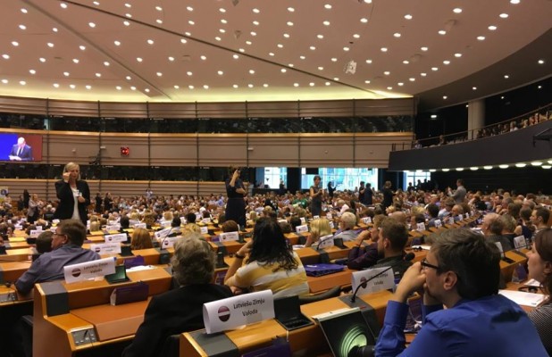 Csaba Sógor: Cer din partea instituțiilor Europene o acțiune mai eficientă împotriva tuturor formelor de discriminare lingvistică Csaba Sógor: Cer din partea instituțiilor Europene o acțiune mai eficientă împotriva tuturor formelor de discriminare lingvistică