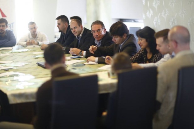 Tinerii trebuie să participe la modelarea vieții politice