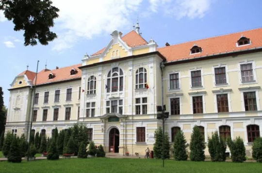 Liceul Teologic Romano-catolic din Târgu-Mureş va fi reînființat – Parlamentul a adoptat proiectul de lege al UDMR Liceul Teologic Romano-catolic din Târgu-Mureş va fi reînființat – Parlamentul a adoptat proiectul de lege al UDMR