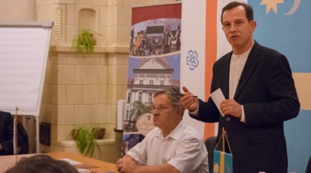 Csaba Sógor: Semnăturile demonstrează importanța problemelor comunității noastre Csaba Sógor: Semnăturile demonstrează importanța problemelor comunității noastre
