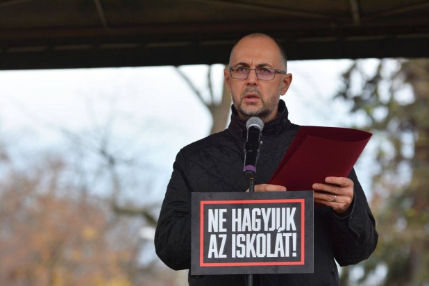 „Nu există niciun element de neconstituționalitate în ceea ce privește înființarea Liceului Teologic Romano-Catolic din Târgu Mureş” - a precizat preşedintele UDMR, Kelemen Hunor „Nu există niciun element de neconstituționalitate în ceea ce privește înființarea Liceului Teologic Romano-Catolic din Târgu Mureş” - a precizat preşedintele UDMR, Kelemen Hunor